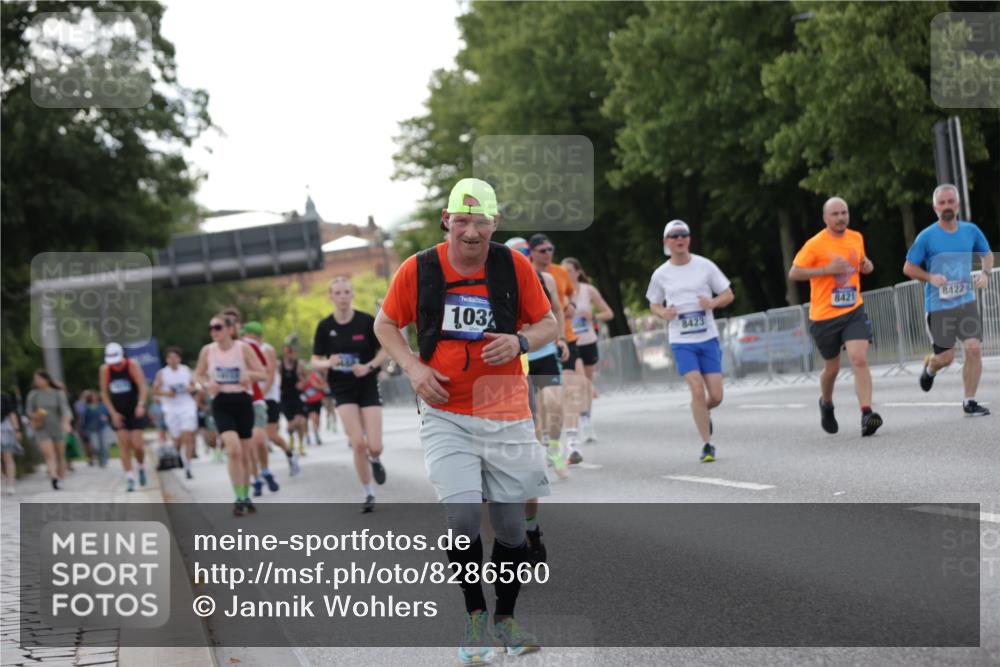 29.06.2025 - hella hamburg halbmarathon Jannik Wohlers http://msf.ph/oto/8286560 29.06.2025 10:03:34 Lombardsbrücke 1032, 1355, 1367, 3488, 4095, 4488, 5058, 5363, 5613, 6142, 7017, 7306, 7485, 8421, 8422, 8423, 8469, 8727, 9280, 9899, 11614, 12336, 12653, 13173, 13583, 15520, 15678, 16099, 16113, 17098, 17955, 18111, 18985 meine-sportfotos.de