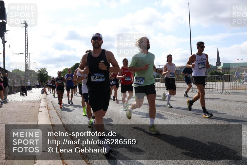 29.06.2025 - hella hamburg halbmarathon Lena Gebhardt http://msf.ph/oto/8286569 29.06.2025 09:58:26 Lombardsbrücke 16409, 19244, 5721, 187, 16879, 18799, 1034, 1179, 1190, 1258, 1285, 1335, 1727, 1815, 2029, 2034, 2070, 2138, 2397, 2417, 2518, 2612, 2636, 2656, 2711, 2883, 2907, 3041, 3091, 3097, 3251, 3819, 3859, 4120, 4152, 4167, 4814, 4903, 5084, 5093, 5259, 5378, 5672, 5721, 5894, 6164, 6272, 6433, 6580, 6592, 6754, 6759, 6877, 6897, 7065, 7409, 7509, 7716, 7724, 7856, 7896, 8154, 8311, 8393, 8508, 8590, 8825, 9012, 9057, 9562, 9656, 10084 meine-sportfotos.de