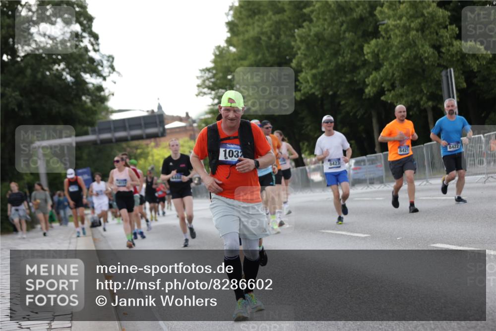 29.06.2025 - hella hamburg halbmarathon Jannik Wohlers http://msf.ph/oto/8286602 29.06.2025 10:03:34 Lombardsbrücke 1032, 1355, 1367, 3488, 4095, 4488, 5058, 5363, 5613, 6142, 7017, 7306, 7485, 8421, 8422, 8423, 8469, 8727, 9280, 9899, 11614, 12336, 12653, 13173, 13583, 15520, 15678, 16099, 16113, 17098, 17955, 18111, 18985 meine-sportfotos.de