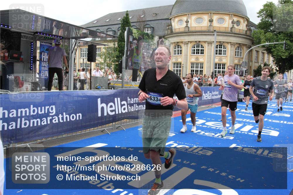 29.06.2025 - hella hamburg halbmarathon Michael Strokosch http://msf.ph/oto/8286626 29.06.2025 10:55:36 Ziel 2982, 3037, 5319, 6591, 8573, 11554, 11568, 12196, 12544, 12584, 13267, 14036, 14592, 16110, 16334, 16609, 17615 meine-sportfotos.de