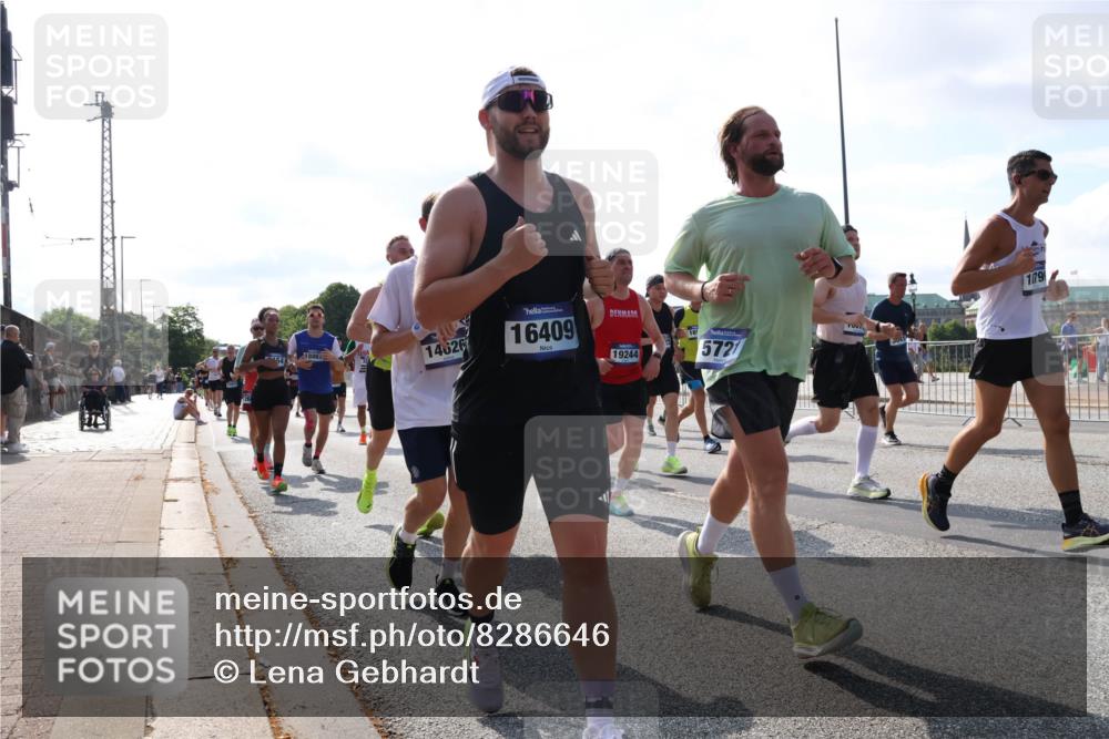 29.06.2025 - hella hamburg halbmarathon Lena Gebhardt http://msf.ph/oto/8286646 29.06.2025 09:58:27 Lombardsbrücke 18867, 179, 5721, 14626, 16409, 16, 19244, 1034, 1179, 1190, 1258, 1285, 1335, 1727, 1815, 2029, 2034, 2070, 2138, 2417, 2518, 2636, 2656, 2711, 2883, 2907, 3041, 3091, 3097, 3819, 3859, 4120, 4152, 4167, 4814, 4903, 5084, 5093, 5259, 5378, 5672, 5721, 5894, 6164, 6272, 6433, 6580, 6592, 6754, 6759, 6877, 6897, 7065, 7409, 7509, 7716, 7724, 7856, 7896, 8154, 8311, 8393, 8508, 8590, 8825, 9012, 9057, 9562, 9656, 10084 meine-sportfotos.de