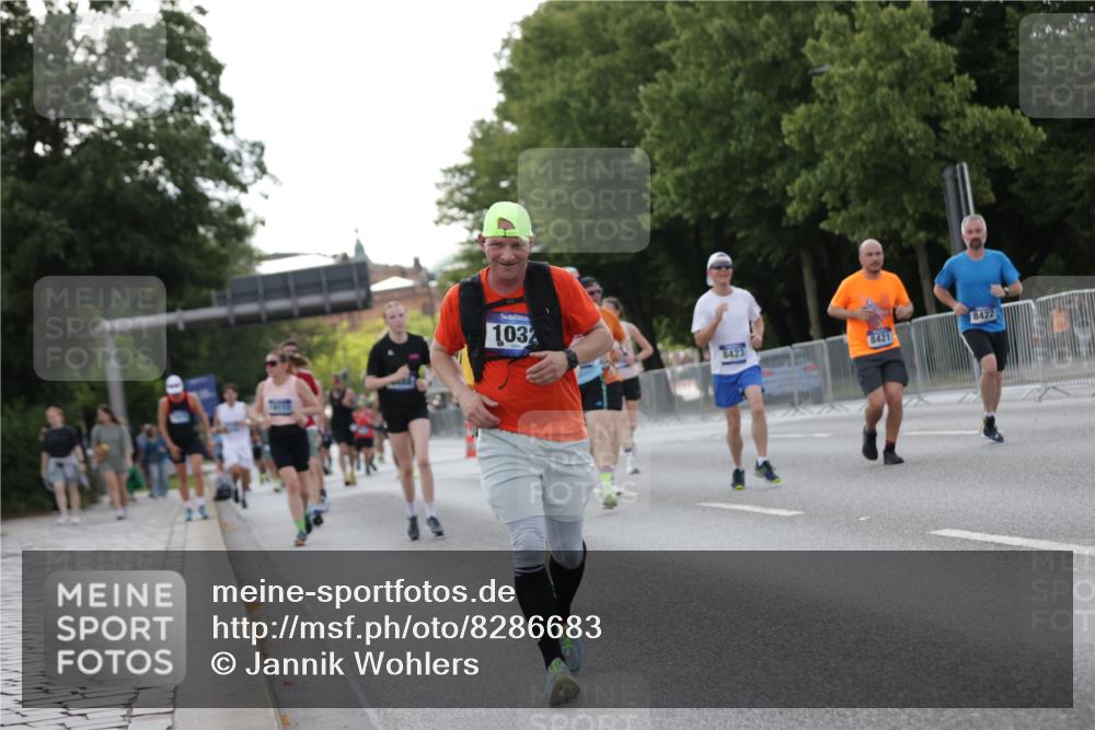 29.06.2025 - hella hamburg halbmarathon Jannik Wohlers http://msf.ph/oto/8286683 29.06.2025 10:03:34 Lombardsbrücke 1032, 1355, 1367, 3488, 4095, 4488, 5058, 5363, 5613, 6142, 7017, 7306, 7485, 8421, 8422, 8423, 8469, 8727, 9280, 9899, 11614, 12336, 12653, 13173, 13583, 15520, 15678, 16099, 16113, 17098, 17955, 18111, 18985 meine-sportfotos.de