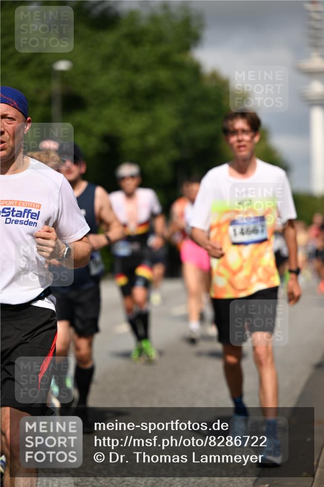 29.06.2025 - hella hamburg halbmarathon Dr. Thomas Lammeyer http://msf.ph/oto/8286722 29.06.2025 09:53:20 Kennedybrücke 1343, 1445, 1615, 1800, 1975, 2324, 2573, 2949, 3136, 3282, 3431, 4303, 4425, 5248, 5889, 6123, 6682, 7495, 7796, 8370, 8465, 8925, 9264, 9265, 9296, 9914, 10930 meine-sportfotos.de