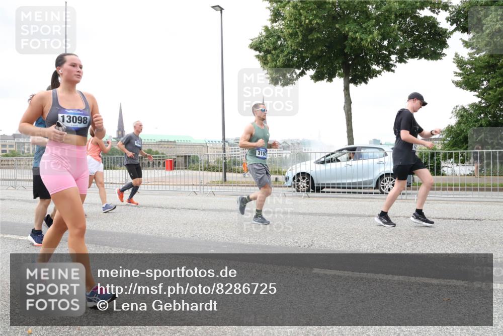 29.06.2025 - hella hamburg halbmarathon Lena Gebhardt http://msf.ph/oto/8286725 29.06.2025 10:55:26 Lombardsbrücke 13098, 3157, 1013, 1616, 1873, 1917, 2090, 2452, 3101, 3115, 3157, 3244, 3274, 3577, 4039, 4628, 5040, 5220, 5222, 5483, 5487, 5575, 6395, 6396, 6944, 7219, 7238, 7548, 7680, 7766, 8403, 8519, 8527, 8626, 9614, 9618, 9857, 9858, 9956, 10094, 10109, 10458, 10559, 10593, 10686, 10885, 11109, 11737, 11788, 11908, 12147, 12148, 12695, 12902, 13098, 13230, 13548, 13979, 13980, 14515, 14727, 15152, 15160, 16385 meine-sportfotos.de