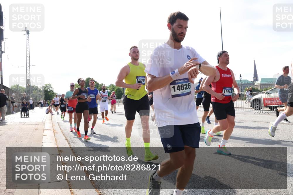 29.06.2025 - hella hamburg halbmarathon Lena Gebhardt http://msf.ph/oto/8286821 29.06.2025 09:58:27 Lombardsbrücke 2656, 45418867, 3859, 10084, 14626, 19244, 1034, 1179, 1190, 1258, 1285, 1335, 1727, 1815, 2029, 2034, 2070, 2138, 2417, 2518, 2636, 2656, 2711, 2883, 2907, 3041, 3091, 3097, 3819, 3859, 4120, 4152, 4167, 4814, 4903, 5084, 5093, 5259, 5378, 5672, 5721, 5894, 6164, 6272, 6433, 6580, 6592, 6754, 6759, 6877, 6897, 7065, 7409, 7509, 7716, 7724, 7856, 7896, 8154, 8311, 8393, 8508, 8590, 8825, 9012, 9057, 9562, 9656, 10084 meine-sportfotos.de