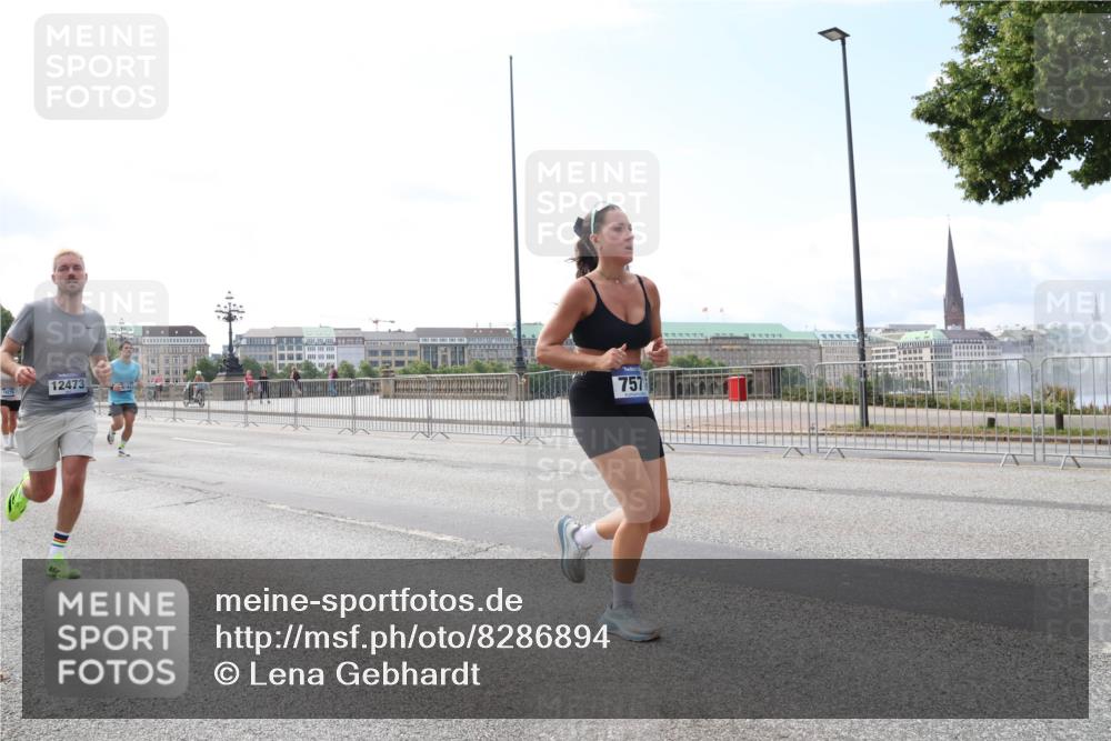 29.06.2025 - hella hamburg halbmarathon Lena Gebhardt http://msf.ph/oto/8286894 29.06.2025 10:11:47 Lombardsbrücke 1328, 1531, 1866, 1992, 3363, 4227, 5379, 5605, 7571, 8115, 8368, 8807, 8810, 9191, 9428, 10042, 10372, 10409, 10428, 11321, 11507, 11537, 11581, 11755, 11917, 12286, 12473, 13171, 13177, 13203, 13542, 13939, 13958, 14008, 14384, 15797, 15945, 16976, 17080, 17638, 17774, 17787, 17866, 18261, 18278, 18382, 18395, 18655, 19172 meine-sportfotos.de