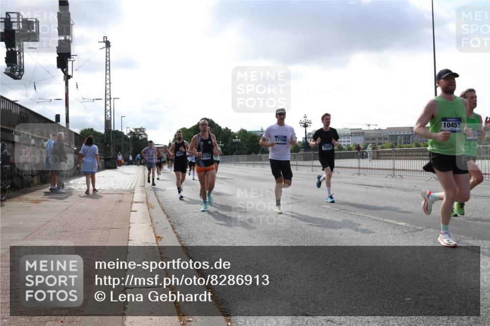29.06.2025 - hella hamburg halbmarathon Lena Gebhardt http://msf.ph/oto/8286913 29.06.2025 09:46:02 Lombardsbrücke 6169, 17768, 7055, 10453, 056, 1080, 1686, 1707, 1894, 2460, 2525, 2689, 3809, 3843, 3955, 4463, 4679, 4812, 5042, 5187, 5550, 6169, 6495, 6878, 7055, 7186, 7845, 7880, 7965, 8062, 8190, 8956, 9345, 10017, 10270, 10453, 10484, 10876, 11120, 11199, 11282, 11833, 12189, 12232, 12308, 12681, 12691, 13066, 13167, 13343, 13618, 13686, 13754, 14167, 14276, 14293, 15115, 15391, 15689, 16507, 16580, 17213, 17768 meine-sportfotos.de