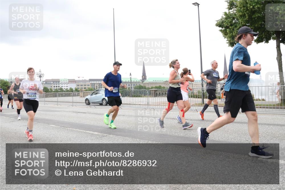 29.06.2025 - hella hamburg halbmarathon Lena Gebhardt http://msf.ph/oto/8286932 29.06.2025 10:55:27 Lombardsbrücke 17019, 16533, 15160, 1013, 1616, 1873, 1917, 2090, 2452, 3101, 3115, 3157, 3244, 3274, 3577, 4039, 4628, 5040, 5220, 5222, 5483, 5487, 5575, 6395, 6396, 6944, 7219, 7238, 7548, 7680, 7766, 8403, 8519, 8527, 8626, 8648, 9614, 9618, 9857, 9858, 9956, 10094, 10109, 10458, 10559, 10593, 10686, 10885, 11109, 11737, 11788, 11908, 12147, 12148, 12695, 12902, 13098, 13230, 13548, 14515, 14727, 15152, 15160, 16385 meine-sportfotos.de