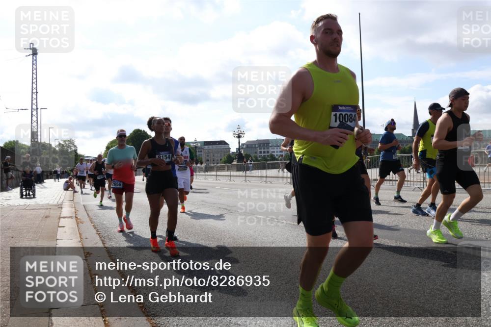 29.06.2025 - hella hamburg halbmarathon Lena Gebhardt http://msf.ph/oto/8286935 29.06.2025 09:58:28 Lombardsbrücke 15974, 2656, 154, 10084, 1034, 1179, 1190, 1258, 1285, 1335, 1727, 1815, 1946, 1951, 2029, 2034, 2070, 2138, 2417, 2518, 2636, 2656, 2711, 2840, 2883, 2907, 3041, 3091, 3097, 3819, 3859, 4120, 4152, 4167, 4814, 4903, 5077, 5084, 5093, 5259, 5378, 5672, 5721, 5894, 6164, 6272, 6433, 6592, 6754, 6759, 6877, 6897, 7065, 7082, 7409, 7509, 7716, 7724, 7856, 7896, 8154, 8311, 8393, 8508, 8590, 8825, 9012, 9057, 9562, 9656, 10084 meine-sportfotos.de