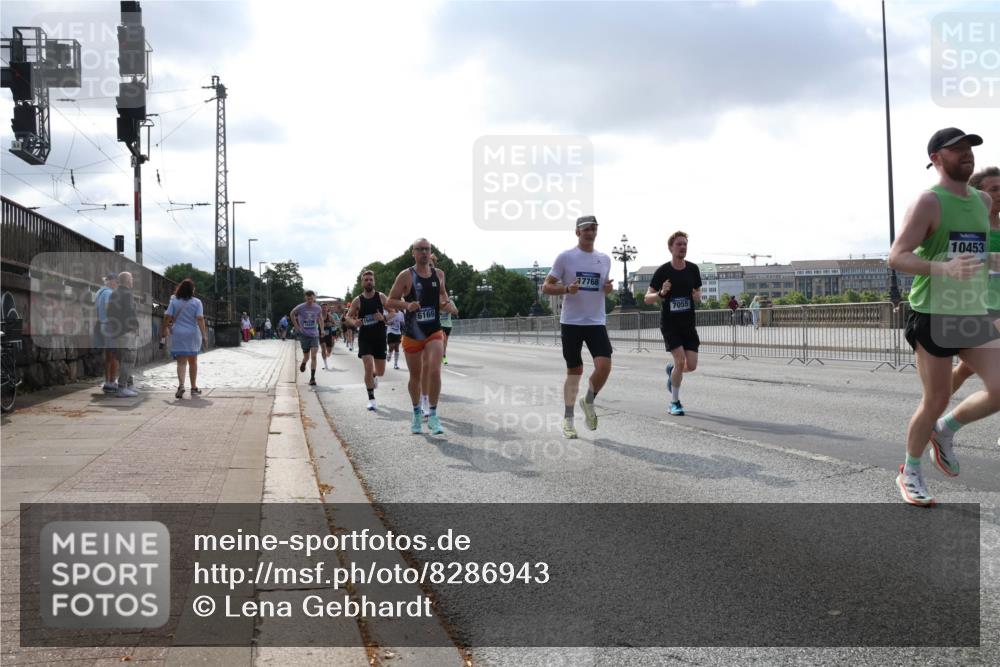 29.06.2025 - hella hamburg halbmarathon Lena Gebhardt http://msf.ph/oto/8286943 29.06.2025 09:46:02 Lombardsbrücke 1669, 6169, 17768, 7055, 10453, 1080, 1686, 1707, 1894, 2460, 2525, 2689, 3809, 3843, 3955, 4463, 4679, 4812, 5042, 5187, 5550, 6169, 6495, 6878, 7055, 7186, 7845, 7880, 7965, 8062, 8190, 8956, 9345, 10017, 10270, 10453, 10484, 10876, 11120, 11199, 11282, 11833, 12189, 12232, 12308, 12681, 12691, 13066, 13167, 13343, 13618, 13686, 13754, 14167, 14276, 14293, 15115, 15391, 15689, 16507, 16580, 17213, 17768 meine-sportfotos.de