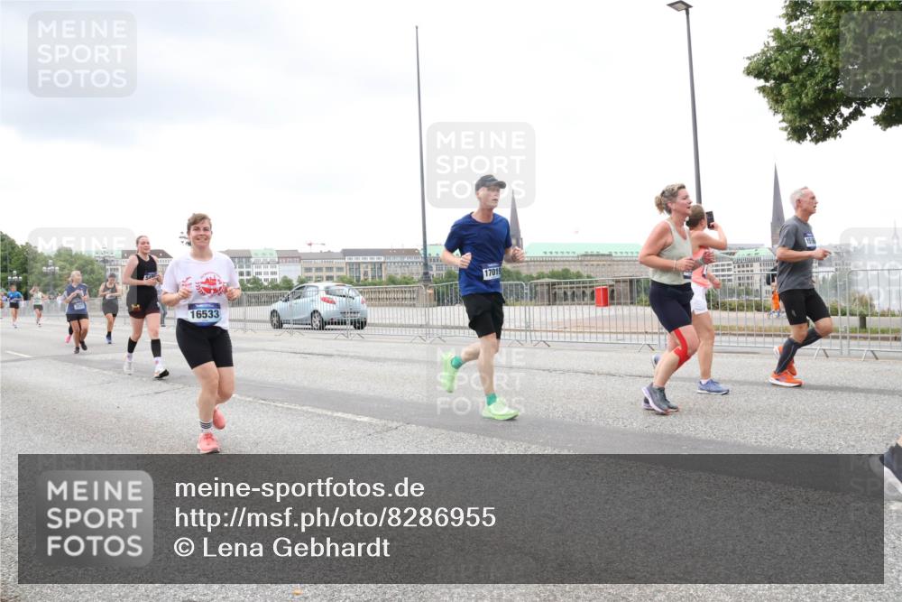 29.06.2025 - hella hamburg halbmarathon Lena Gebhardt http://msf.ph/oto/8286955 29.06.2025 10:55:28 Lombardsbrücke 16533, 17019, 1516, 1013, 1616, 1873, 1917, 2090, 2452, 3101, 3115, 3157, 3244, 3274, 3577, 4039, 4628, 5040, 5220, 5222, 5483, 5487, 5575, 6395, 6396, 6944, 7219, 7238, 7548, 7680, 7766, 8403, 8519, 8527, 8626, 8648, 9614, 9618, 9857, 9858, 9956, 10094, 10436, 10438, 10458, 10559, 10593, 10686, 10885, 11109, 11737, 11788, 11908, 12147, 12148, 12695, 12902, 13098, 13230, 13548, 14515, 14727, 15152, 15160, 16385 meine-sportfotos.de