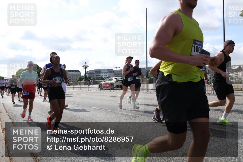 29.06.2025 - hella hamburg halbmarathon Lena Gebhardt http://msf.ph/oto/8286957 29.06.2025 09:58:28 Lombardsbrücke 15914, 2656, 100, 8154, 14805, 0924, 882, 1034, 1179, 1190, 1258, 1285, 1335, 1727, 1815, 1946, 1951, 2029, 2034, 2070, 2138, 2417, 2518, 2636, 2656, 2711, 2840, 2883, 2907, 3041, 3091, 3097, 3819, 3859, 4120, 4152, 4167, 4814, 4903, 5077, 5084, 5093, 5259, 5378, 5672, 5721, 5894, 6164, 6272, 6433, 6592, 6754, 6759, 6877, 6897, 7065, 7082, 7409, 7509, 7716, 7724, 7856, 7896, 8154, 8311, 8393, 8508, 8590, 8825, 9012, 9057, 9562, 9656, 10084 meine-sportfotos.de
