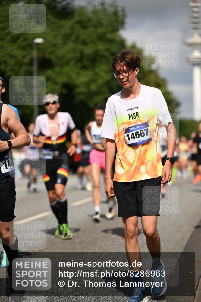 29.06.2025 - hella hamburg halbmarathon Dr. Thomas Lammeyer http://msf.ph/oto/8286963 29.06.2025 09:53:20 Kennedybrücke 1343, 1445, 1615, 1800, 1975, 2324, 2573, 2949, 3136, 3282, 3431, 4303, 4425, 5248, 5889, 6123, 6682, 7495, 7796, 8370, 8465, 8925, 9264, 9265, 9296, 9914, 10930 meine-sportfotos.de