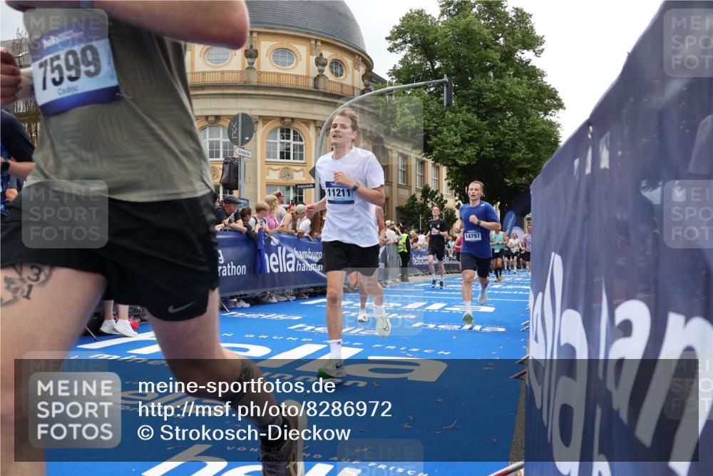 29.06.2025 - hella hamburg halbmarathon Strokosch-Dieckow http://msf.ph/oto/8286972 29.06.2025 10:48:18 Ziel 1537, 3747, 5129, 5362, 5528, 6081, 6923, 7367, 7599, 8216, 8916, 9262, 9770, 11211, 11467, 12549, 12685, 14797, 14814, 15590, 15629, 15735, 15981, 17745, 17982, 18790, 18923, 18963, 19127 meine-sportfotos.de