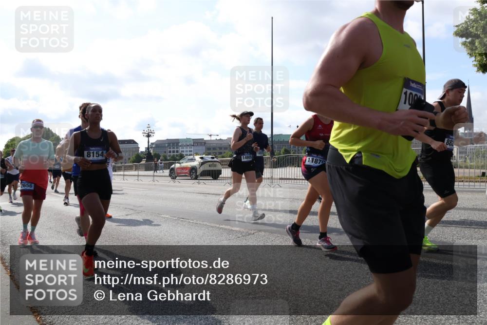 29.06.2025 - hella hamburg halbmarathon Lena Gebhardt http://msf.ph/oto/8286973 29.06.2025 09:58:28 Lombardsbrücke 2656, 8154, 1855, 14805, 1187, 10, 882, 1034, 1179, 1190, 1258, 1285, 1335, 1727, 1815, 1946, 1951, 2029, 2034, 2070, 2138, 2417, 2518, 2636, 2656, 2711, 2840, 2883, 2907, 3041, 3091, 3097, 3819, 3859, 4120, 4152, 4167, 4814, 4903, 5077, 5084, 5093, 5259, 5378, 5672, 5721, 5894, 6164, 6272, 6433, 6592, 6754, 6759, 6877, 6897, 7065, 7082, 7409, 7509, 7716, 7724, 7856, 7896, 8154, 8311, 8393, 8508, 8590, 8825, 9012, 9057, 9562, 9656, 10084 meine-sportfotos.de