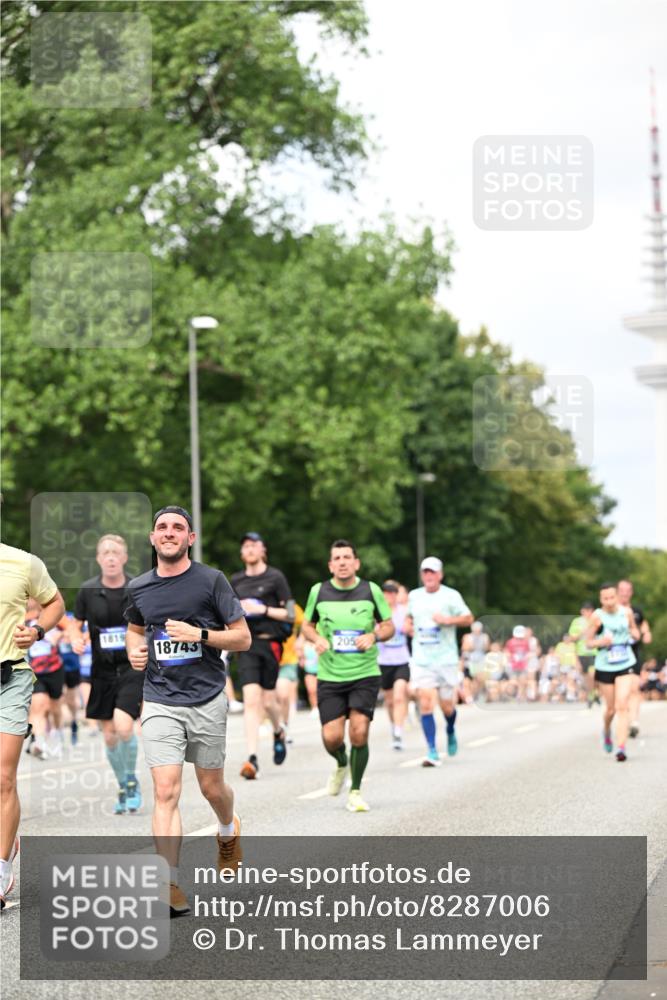 29.06.2025 - hella hamburg halbmarathon Dr. Thomas Lammeyer http://msf.ph/oto/8287006 29.06.2025 10:37:06 Kennedybrücke 1078, 1199, 1237, 1373, 1647, 1732, 1879, 2059, 2384, 2838, 2959, 3221, 3391, 3422, 3653, 3660, 3670, 3708, 4030, 4096, 4446, 4555, 5110, 5156, 5581, 6861, 7135, 7749, 7750, 8170, 8175, 8595, 8839, 9034, 9289, 9471, 9542, 9768, 9780, 9812, 10002, 10770 meine-sportfotos.de