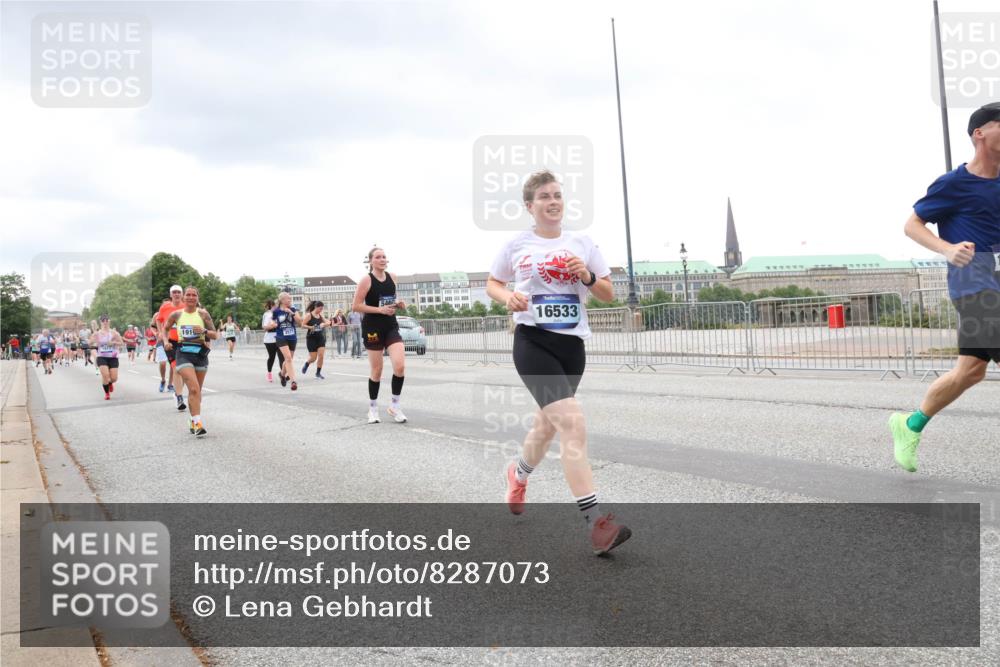 29.06.2025 - hella hamburg halbmarathon Lena Gebhardt http://msf.ph/oto/8287073 29.06.2025 10:55:28 Lombardsbrücke 1915, 16533, 1013, 1616, 1873, 1917, 2090, 2452, 3101, 3115, 3157, 3244, 3274, 3577, 4039, 4628, 5040, 5220, 5222, 5483, 5487, 5575, 6395, 6396, 6944, 7219, 7238, 7548, 7680, 7766, 8403, 8519, 8527, 8626, 8648, 9614, 9618, 9857, 9858, 9956, 10094, 10436, 10438, 10458, 10559, 10593, 10686, 10885, 11109, 11737, 11788, 11908, 12147, 12148, 12695, 12902, 13098, 13230, 13548, 14515, 14727, 15152, 15160, 16385 meine-sportfotos.de