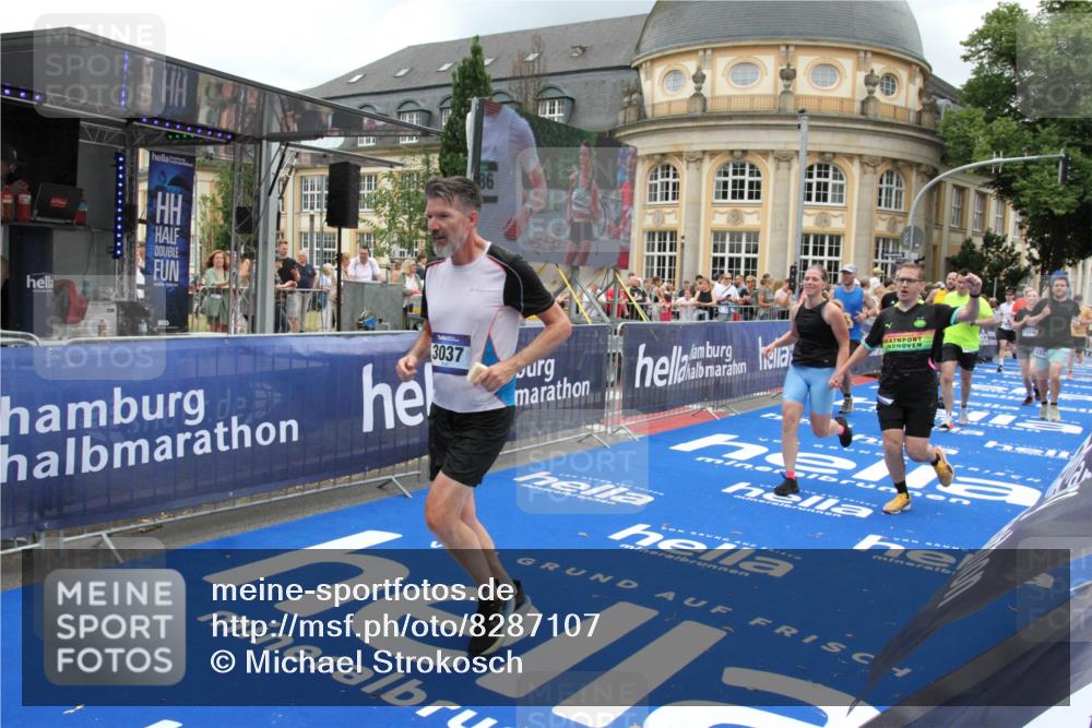 29.06.2025 - hella hamburg halbmarathon Michael Strokosch http://msf.ph/oto/8287107 29.06.2025 10:55:42 Ziel 1120, 1143, 1834, 2955, 2982, 3037, 4897, 6924, 8255, 8573, 8618, 10212, 11039, 11568, 12196, 12483, 12515, 14909, 15896, 16110, 17615, 18064, 18190 meine-sportfotos.de