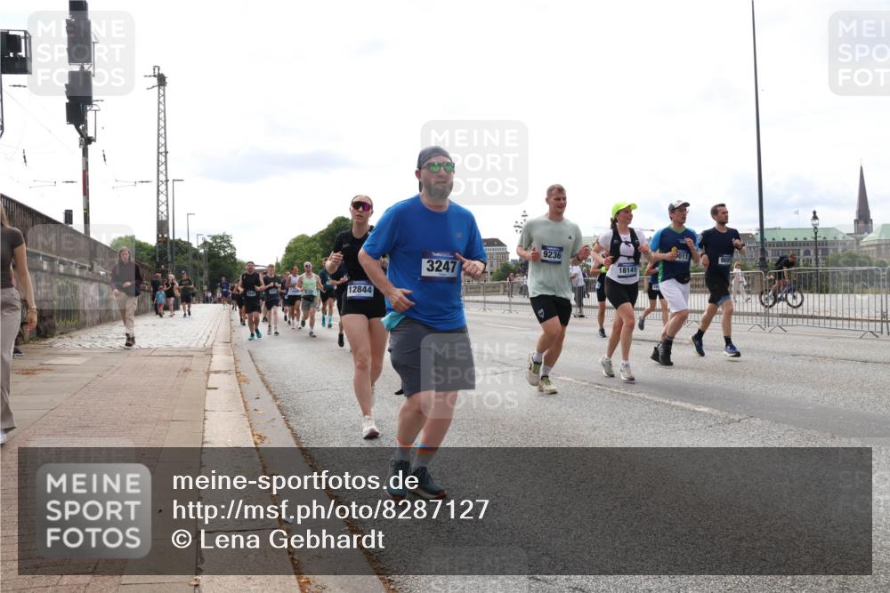 29.06.2025 - hella hamburg halbmarathon Lena Gebhardt http://msf.ph/oto/8287127 29.06.2025 10:20:58 Lombardsbrücke 12844, 3247, 9236, 011, 18141, 1011, 1028, 1266, 1471, 1658, 2053, 2101, 2325, 2383, 2834, 2923, 2945, 2956, 2986, 3161, 3247, 3453, 3733, 3781, 3813, 4082, 4166, 4288, 4350, 4422, 4754, 4869, 5041, 5061, 5181, 5625, 5767, 6275, 6308, 6608, 7228, 7608, 8113, 8724, 8726, 8940, 9005, 9011, 9108, 9236, 9501, 9981, 10050, 10350, 10585, 10602, 11100, 11145, 11698, 11995, 12175, 12694, 12844, 13057, 13508 meine-sportfotos.de