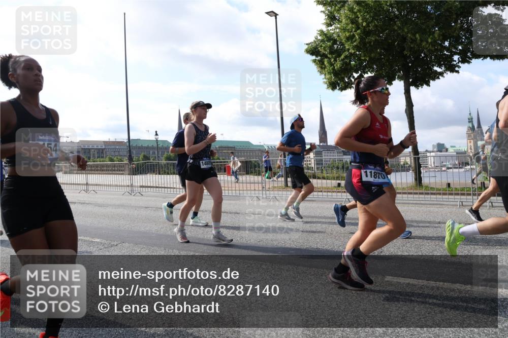 29.06.2025 - hella hamburg halbmarathon Lena Gebhardt http://msf.ph/oto/8287140 29.06.2025 09:58:29 Lombardsbrücke 54, 11870, 1034, 1179, 1190, 1258, 1285, 1335, 1727, 1815, 1946, 1951, 2029, 2034, 2070, 2138, 2417, 2518, 2636, 2656, 2711, 2840, 2883, 2907, 3041, 3091, 3097, 3819, 3859, 3952, 4120, 4152, 4167, 4814, 4903, 5077, 5084, 5093, 5259, 5378, 5672, 5721, 5894, 6164, 6272, 6433, 6592, 6657, 6754, 6759, 6877, 6897, 7065, 7082, 7409, 7509, 7716, 7724, 7856, 7896, 8154, 8311, 8393, 8508, 8590, 8825, 9012, 9057, 9562, 9656, 10084 meine-sportfotos.de