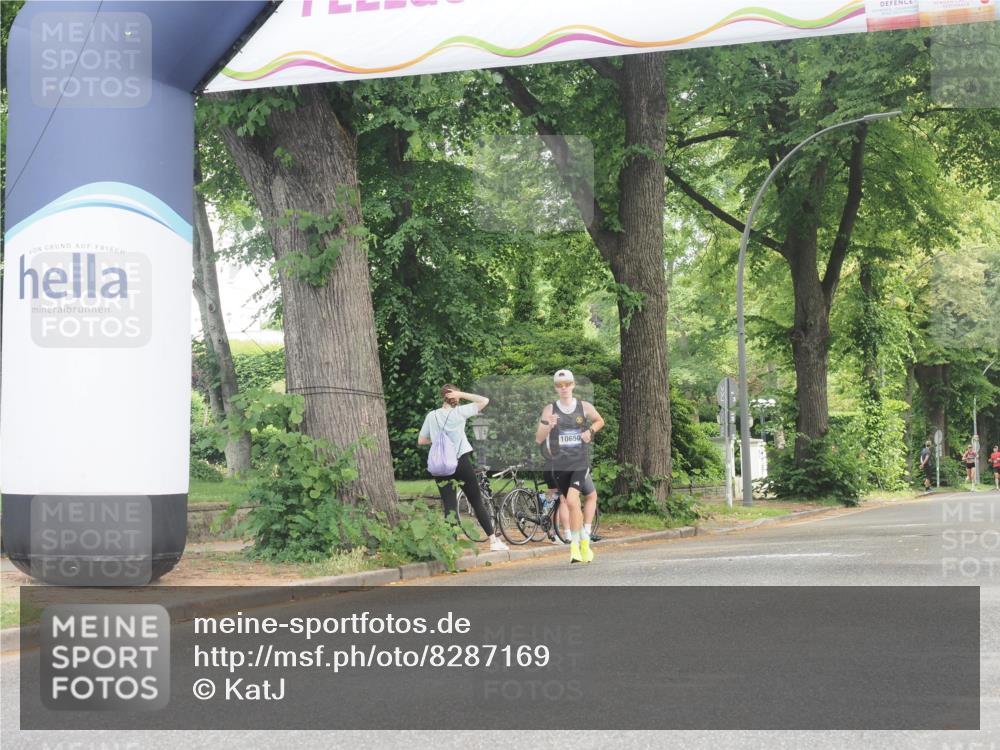 29.06.2025 - hella hamburg halbmarathon KatJ http://msf.ph/oto/8287169 29.06.2025 10:12:01 Zwischen KM18-KM19  meine-sportfotos.de
