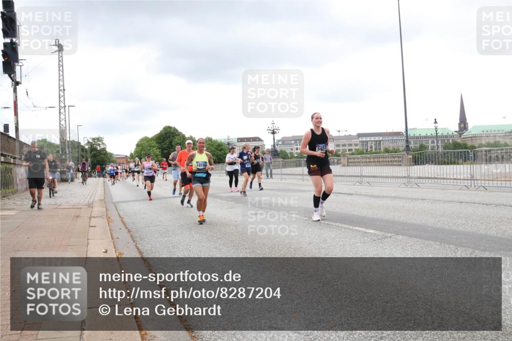 29.06.2025 - hella hamburg halbmarathon Lena Gebhardt http://msf.ph/oto/8287204 29.06.2025 10:55:29 Lombardsbrücke 19199, 5493, 1013, 1616, 1873, 1917, 2090, 2452, 3101, 3115, 3157, 3244, 3274, 3577, 4039, 4628, 5040, 5220, 5222, 5483, 5487, 5575, 6257, 6395, 6396, 6944, 7219, 7238, 7548, 7680, 7766, 8403, 8519, 8527, 8626, 8648, 9548, 9614, 9618, 9857, 9858, 9956, 10094, 10436, 10438, 10458, 10559, 10593, 10885, 11109, 11737, 11788, 11908, 12147, 12148, 12695, 12902, 13098, 13230, 13548, 14515, 14727, 15152, 15160, 16385 meine-sportfotos.de