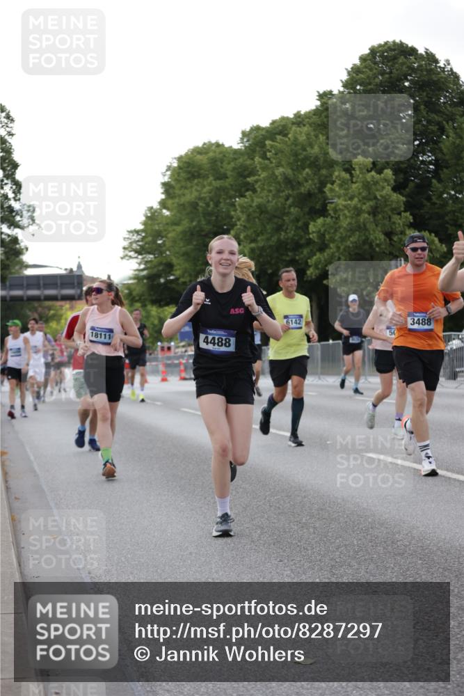 29.06.2025 - hella hamburg halbmarathon Jannik Wohlers http://msf.ph/oto/8287297 29.06.2025 10:03:38 Lombardsbrücke 1032, 1355, 3488, 4095, 4488, 5058, 5363, 5613, 6142, 6706, 7017, 7306, 7485, 8177, 8421, 8422, 8423, 8469, 9526, 9899, 11511, 11614, 12336, 12653, 13173, 13583, 15520, 15525, 15678, 16099, 16113, 17098, 17860, 17880, 18111, 18985 meine-sportfotos.de