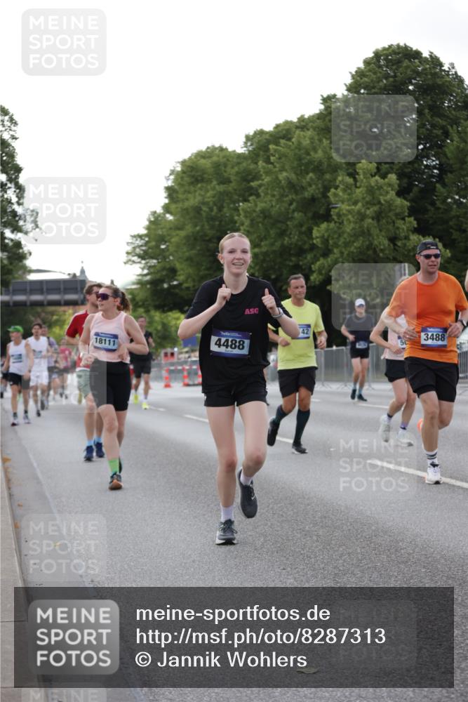 29.06.2025 - hella hamburg halbmarathon Jannik Wohlers http://msf.ph/oto/8287313 29.06.2025 10:03:38 Lombardsbrücke 1032, 1355, 3488, 4095, 4488, 5058, 5363, 5613, 6142, 6706, 7017, 7306, 7485, 8177, 8421, 8422, 8423, 8469, 9526, 9899, 11511, 11614, 12336, 12653, 13173, 13583, 15520, 15525, 15678, 16099, 16113, 17098, 17860, 17880, 18111, 18985 meine-sportfotos.de
