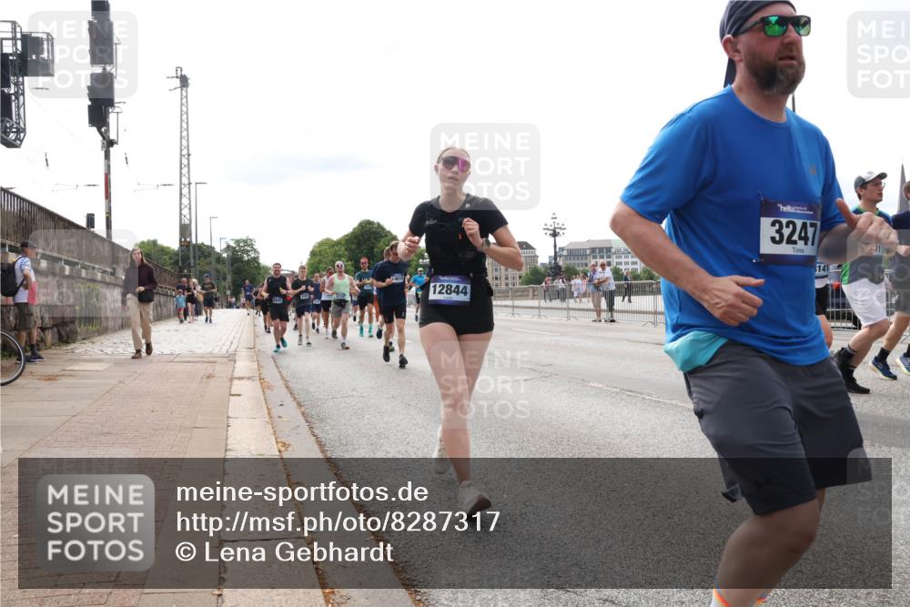 29.06.2025 - hella hamburg halbmarathon Lena Gebhardt http://msf.ph/oto/8287317 29.06.2025 10:20:58 Lombardsbrücke 4615, 12844, 3247, 141, 11, 1011, 1028, 1266, 1471, 1658, 2053, 2101, 2325, 2383, 2834, 2923, 2945, 2956, 2986, 3161, 3247, 3453, 3733, 3781, 3813, 4082, 4166, 4288, 4350, 4422, 4754, 4869, 5041, 5061, 5181, 5625, 5767, 6275, 6308, 6608, 7228, 7608, 8113, 8724, 8726, 8940, 9005, 9011, 9108, 9236, 9501, 9981, 10050, 10350, 10585, 10602, 11100, 11145, 11698, 11995, 12175, 12694, 12844, 13057, 13508 meine-sportfotos.de