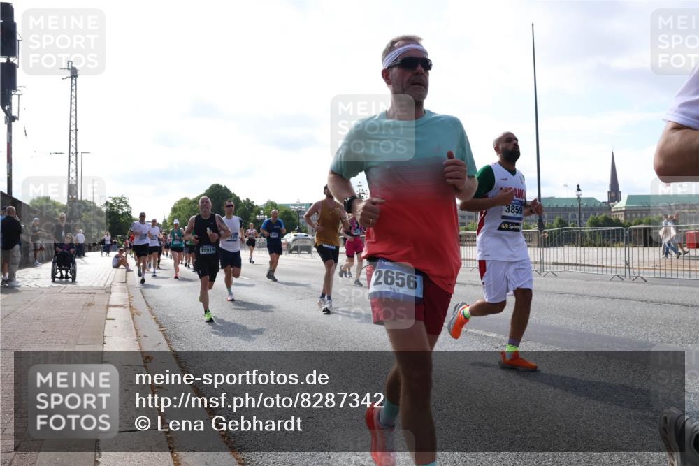29.06.2025 - hella hamburg halbmarathon Lena Gebhardt http://msf.ph/oto/8287342 29.06.2025 09:58:30 Lombardsbrücke 15914, 2656, 3859, 1034, 1179, 1190, 1258, 1285, 1335, 1727, 1815, 1946, 1951, 2029, 2034, 2070, 2138, 2417, 2518, 2636, 2656, 2711, 2840, 2883, 2907, 3041, 3097, 3819, 3859, 3952, 4120, 4152, 4167, 4814, 4903, 5077, 5084, 5093, 5259, 5378, 5672, 5721, 5894, 6164, 6272, 6433, 6592, 6657, 6754, 6759, 6877, 6897, 7082, 7369, 7409, 7509, 7716, 7724, 7856, 7896, 8154, 8311, 8393, 8508, 8590, 8639, 8825, 9012, 9057, 9562, 9656, 10084 meine-sportfotos.de