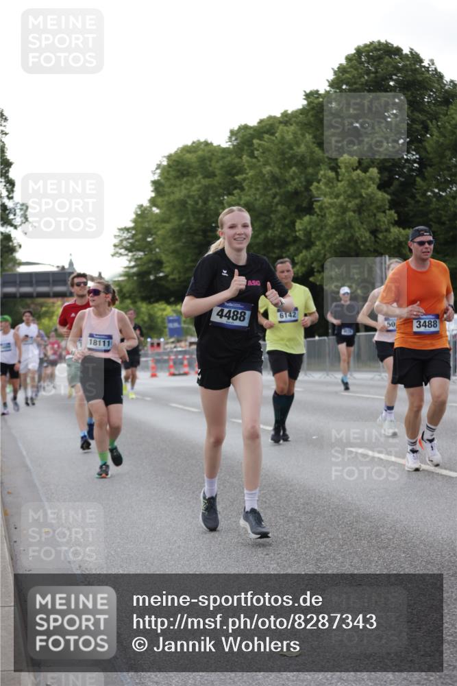 29.06.2025 - hella hamburg halbmarathon Jannik Wohlers http://msf.ph/oto/8287343 29.06.2025 10:03:38 Lombardsbrücke 1032, 1355, 3488, 4095, 4488, 5058, 5363, 5613, 6142, 6706, 7017, 7306, 7485, 8177, 8421, 8422, 8423, 8469, 9526, 9899, 11511, 11614, 12336, 12653, 13173, 13583, 15520, 15525, 15678, 16099, 16113, 17098, 17860, 17880, 18111, 18985 meine-sportfotos.de