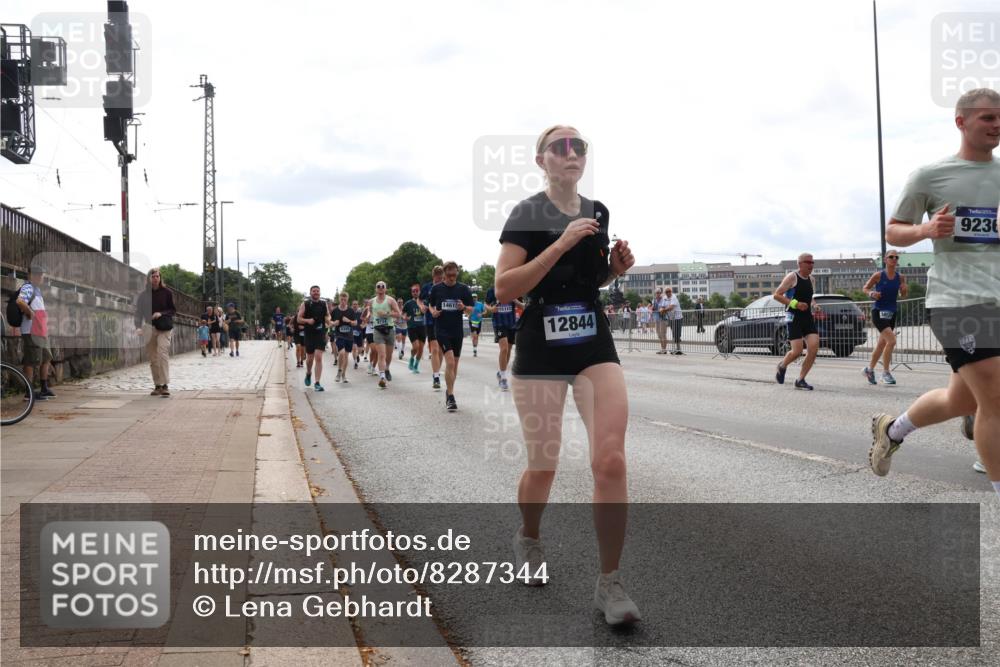 29.06.2025 - hella hamburg halbmarathon Lena Gebhardt http://msf.ph/oto/8287344 29.06.2025 10:20:59 Lombardsbrücke 1461, 15113, 35, 12844, 9236, 1011, 1028, 1266, 1471, 1658, 2053, 2101, 2325, 2383, 2834, 2923, 2945, 2956, 2986, 3161, 3247, 3453, 3733, 3781, 3813, 4082, 4288, 4350, 4422, 4754, 4869, 5041, 5061, 5181, 5625, 5767, 6275, 6308, 6608, 7228, 7608, 8113, 8724, 8726, 8844, 8940, 9005, 9011, 9108, 9236, 9501, 9981, 10050, 10350, 10585, 10602, 11100, 11145, 11698, 11995, 12175, 12694, 12844, 13057, 13508 meine-sportfotos.de