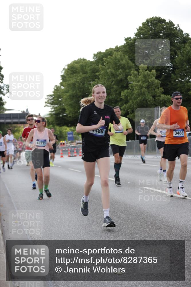 29.06.2025 - hella hamburg halbmarathon Jannik Wohlers http://msf.ph/oto/8287365 29.06.2025 10:03:39 Lombardsbrücke 1032, 1355, 3488, 4095, 4488, 5058, 5363, 5613, 6142, 6706, 7017, 7485, 8177, 8421, 8422, 8423, 8469, 9526, 9899, 11511, 11614, 12336, 12653, 13173, 13583, 15520, 15525, 15678, 16099, 16113, 17098, 17860, 17880, 18111, 18985 meine-sportfotos.de