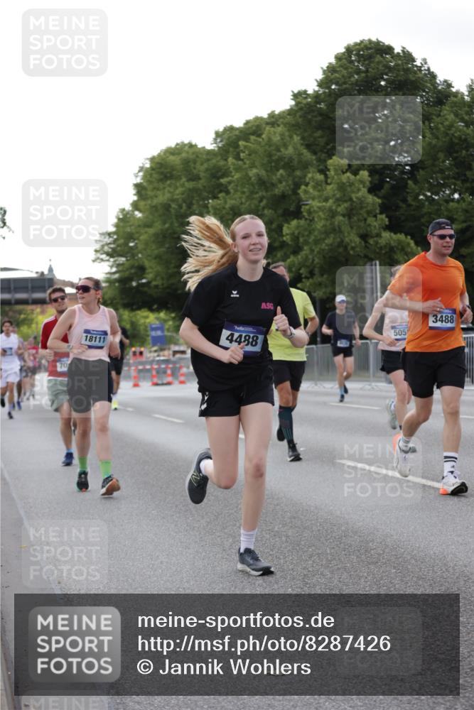 29.06.2025 - hella hamburg halbmarathon Jannik Wohlers http://msf.ph/oto/8287426 29.06.2025 10:03:39 Lombardsbrücke 1032, 1355, 3488, 4095, 4488, 5058, 5363, 5613, 6142, 6706, 7017, 7485, 8177, 8421, 8422, 8423, 8469, 9526, 9899, 11511, 11614, 12336, 12653, 13173, 13583, 15520, 15525, 15678, 16099, 16113, 17098, 17860, 17880, 18111, 18985 meine-sportfotos.de