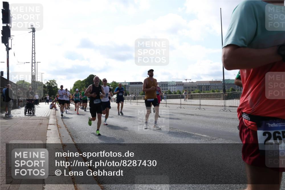 29.06.2025 - hella hamburg halbmarathon Lena Gebhardt http://msf.ph/oto/8287430 29.06.2025 09:58:30 Lombardsbrücke 15914, 17043, 265, 1034, 1179, 1190, 1258, 1285, 1335, 1727, 1815, 1946, 1951, 2029, 2034, 2070, 2138, 2417, 2518, 2636, 2656, 2711, 2840, 2883, 2907, 3041, 3097, 3819, 3859, 3952, 4120, 4152, 4167, 4814, 4903, 5077, 5084, 5093, 5259, 5378, 5672, 5721, 5894, 6164, 6272, 6433, 6592, 6657, 6754, 6759, 6877, 6897, 7082, 7369, 7409, 7509, 7716, 7724, 7856, 7896, 8154, 8311, 8393, 8508, 8590, 8639, 8825, 9012, 9057, 9562, 9656, 10084 meine-sportfotos.de