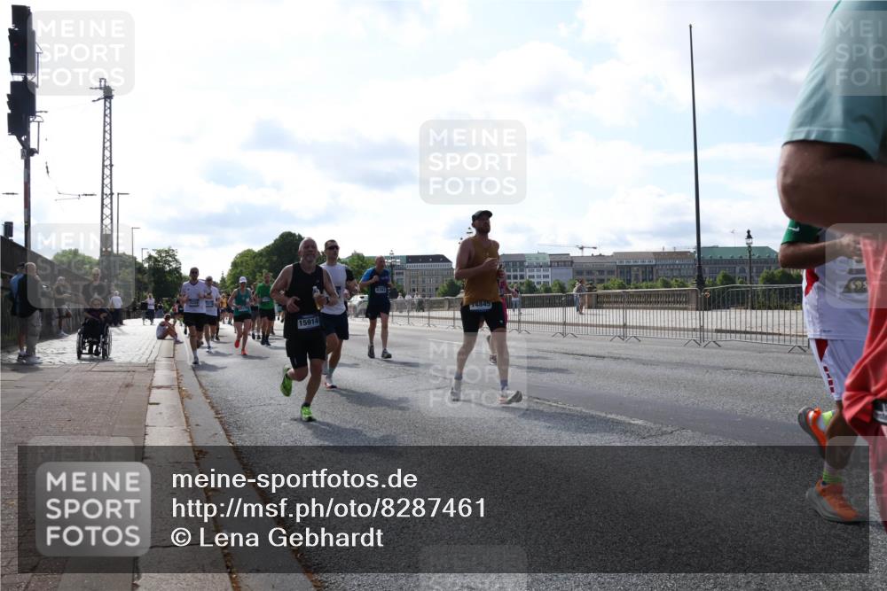 29.06.2025 - hella hamburg halbmarathon Lena Gebhardt http://msf.ph/oto/8287461 29.06.2025 09:58:30 Lombardsbrücke 14845, 15914, 1034, 1179, 1190, 1258, 1285, 1335, 1727, 1815, 1946, 1951, 2029, 2034, 2070, 2138, 2417, 2518, 2636, 2656, 2711, 2840, 2883, 2907, 3041, 3097, 3819, 3859, 3952, 4120, 4152, 4167, 4814, 4903, 5077, 5084, 5093, 5259, 5378, 5672, 5721, 5894, 6164, 6272, 6433, 6592, 6657, 6754, 6759, 6877, 6897, 7082, 7369, 7409, 7509, 7716, 7724, 7856, 7896, 8154, 8311, 8393, 8508, 8590, 8639, 8825, 9012, 9057, 9562, 9656, 10084 meine-sportfotos.de