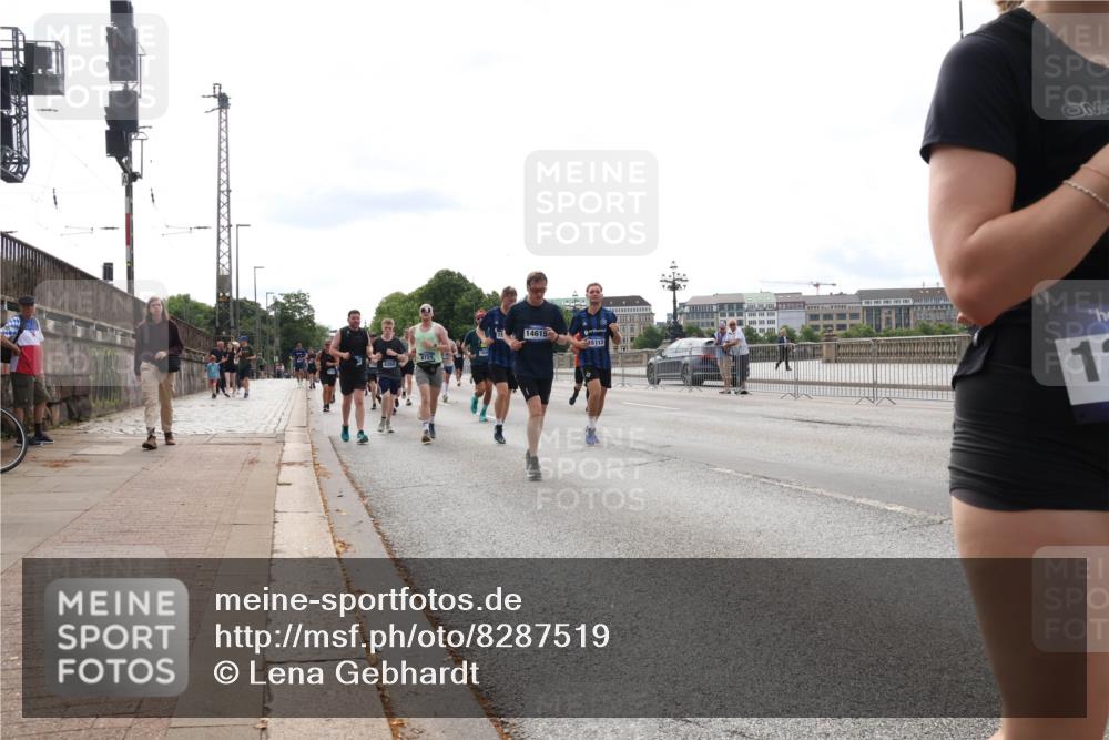 29.06.2025 - hella hamburg halbmarathon Lena Gebhardt http://msf.ph/oto/8287519 29.06.2025 10:20:59 Lombardsbrücke 14615, 8724, 4350, 15113, 15, 1011, 1028, 1266, 1471, 1658, 2053, 2101, 2325, 2383, 2834, 2923, 2945, 2956, 2986, 3161, 3247, 3453, 3733, 3781, 3813, 4082, 4288, 4350, 4422, 4754, 4869, 5041, 5061, 5181, 5625, 5767, 6275, 6308, 6608, 7228, 7608, 8113, 8724, 8726, 8844, 8940, 9005, 9011, 9108, 9236, 9501, 9981, 10050, 10350, 10585, 10602, 11100, 11145, 11698, 11995, 12175, 12694, 12844, 13057, 13508 meine-sportfotos.de