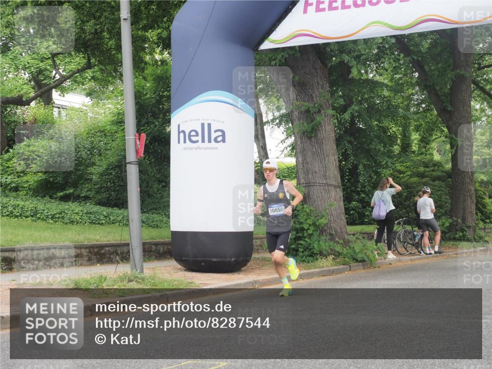 29.06.2025 - hella hamburg halbmarathon KatJ http://msf.ph/oto/8287544 29.06.2025 10:12:03 Zwischen KM18-KM19  meine-sportfotos.de