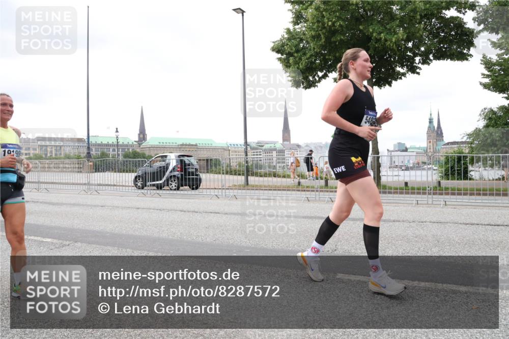 29.06.2025 - hella hamburg halbmarathon Lena Gebhardt http://msf.ph/oto/8287572 29.06.2025 10:55:31 Lombardsbrücke 19199, 548, 1013, 1616, 1873, 1917, 2090, 2452, 3101, 3115, 3157, 3244, 3274, 3577, 4039, 4628, 4896, 5040, 5220, 5222, 5483, 5487, 5575, 6257, 6395, 6396, 6944, 7219, 7238, 7548, 7680, 7766, 7969, 8403, 8519, 8527, 8532, 8626, 8648, 9548, 9614, 9618, 9857, 9858, 9956, 10094, 10436, 10438, 10458, 10559, 10593, 10885, 11109, 11737, 11788, 11903, 11908, 11962, 11963, 12147, 12148, 12695, 12902, 13098, 13230, 13548, 14515, 14727, 15152, 15160, 16385 meine-sportfotos.de