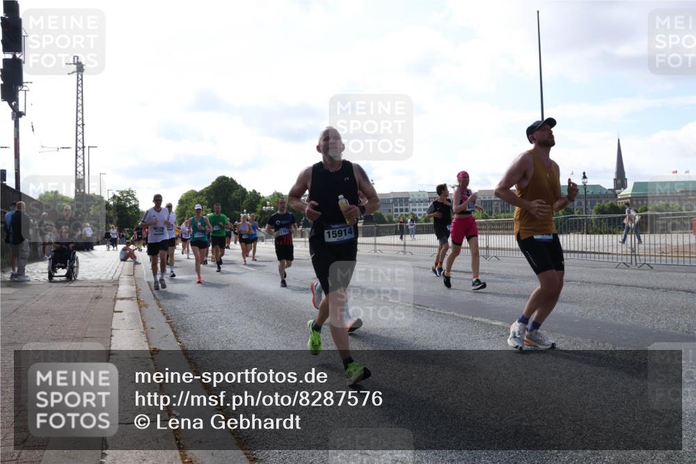29.06.2025 - hella hamburg halbmarathon Lena Gebhardt http://msf.ph/oto/8287576 29.06.2025 09:58:31 Lombardsbrücke 5259, 11214, 2761, 15914, 1034, 1179, 1190, 1285, 1727, 1815, 1946, 1951, 2029, 2034, 2070, 2138, 2417, 2518, 2636, 2656, 2711, 2840, 2883, 2907, 3041, 3097, 3819, 3859, 3952, 4120, 4152, 4167, 4814, 4903, 5077, 5084, 5093, 5259, 5378, 5721, 5894, 6164, 6272, 6433, 6592, 6657, 6754, 6759, 6877, 6897, 7082, 7369, 7409, 7509, 7716, 7724, 7856, 7896, 8154, 8311, 8322, 8393, 8508, 8590, 8639, 8825, 9012, 9057, 9562, 9656, 10084 meine-sportfotos.de