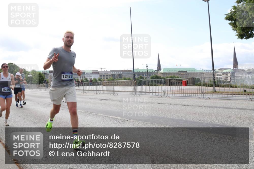 29.06.2025 - hella hamburg halbmarathon Lena Gebhardt http://msf.ph/oto/8287578 29.06.2025 10:11:48 Lombardsbrücke 1328, 1531, 1866, 1992, 3363, 4227, 5379, 5605, 7571, 8115, 8807, 8810, 9191, 9428, 10042, 10372, 10409, 10428, 11321, 11507, 11525, 11537, 11581, 11755, 11917, 12286, 12473, 13171, 13177, 13203, 13542, 13939, 13958, 14008, 14196, 14384, 15137, 15797, 15945, 16976, 17080, 17638, 17774, 17787, 17866, 18261, 18278, 18382, 18395, 18655, 19172 meine-sportfotos.de