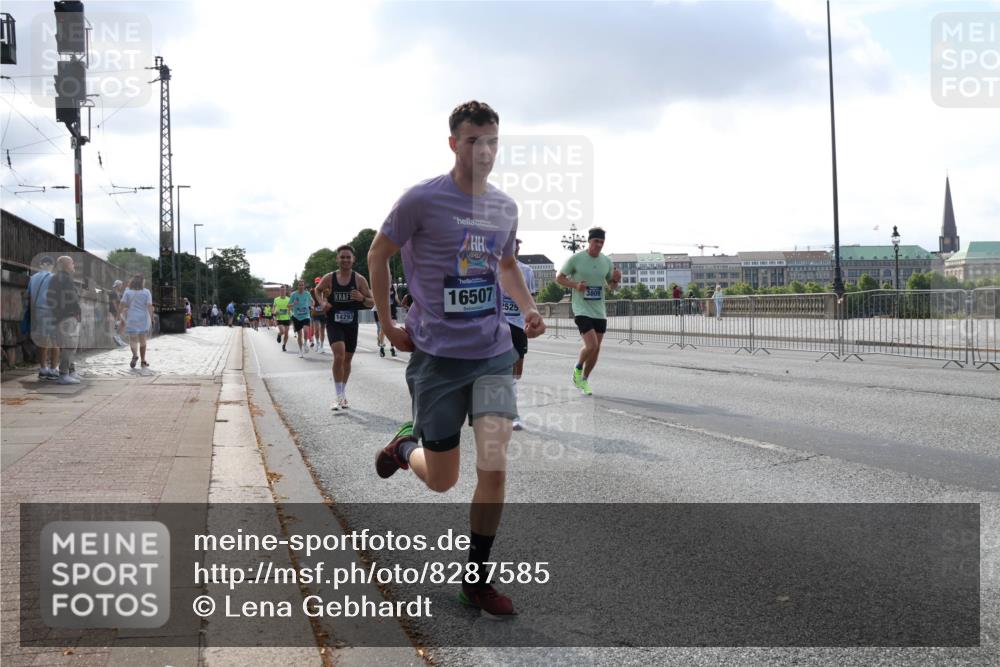 29.06.2025 - hella hamburg halbmarathon Lena Gebhardt http://msf.ph/oto/8287585 29.06.2025 09:46:06 Lombardsbrücke 14293, 16507, 2525, 3809, 1080, 1686, 1707, 1894, 2460, 2525, 3809, 3843, 3955, 4463, 4679, 4812, 5042, 5187, 5550, 6169, 6495, 6878, 7055, 7186, 7845, 7880, 7901, 7965, 8062, 8190, 8864, 8956, 9345, 10270, 10453, 10484, 10876, 11120, 11199, 11282, 11833, 12189, 12232, 12308, 12681, 13066, 13167, 13252, 13343, 13617, 13618, 13686, 13754, 14167, 14276, 14293, 15115, 15391, 15689, 16507, 16580, 16931, 17213, 17768 meine-sportfotos.de