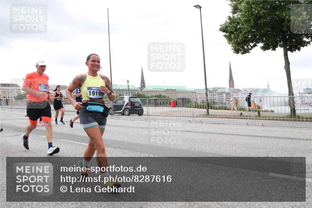 29.06.2025 - hella hamburg halbmarathon Lena Gebhardt http://msf.ph/oto/8287616 29.06.2025 10:55:31 Lombardsbrücke 11109, 19199, 1013, 1616, 1873, 1917, 2090, 2452, 3101, 3115, 3157, 3244, 3274, 3577, 4039, 4628, 4896, 5040, 5220, 5222, 5483, 5487, 5575, 6257, 6395, 6396, 6944, 7219, 7238, 7548, 7680, 7766, 7969, 8403, 8519, 8527, 8532, 8626, 8648, 9548, 9614, 9618, 9857, 9858, 9956, 10094, 10436, 10438, 10458, 10559, 10593, 10885, 11109, 11737, 11788, 11903, 11908, 11962, 11963, 12147, 12148, 12695, 12902, 13098, 13230, 13548, 14515, 14727, 15152, 15160, 16385 meine-sportfotos.de