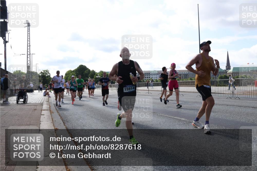 29.06.2025 - hella hamburg halbmarathon Lena Gebhardt http://msf.ph/oto/8287618 29.06.2025 09:58:31 Lombardsbrücke 5259, 11214, 2761, 15914, 1034, 1179, 1190, 1285, 1727, 1815, 1946, 1951, 2029, 2034, 2070, 2138, 2417, 2518, 2636, 2656, 2711, 2840, 2883, 2907, 3041, 3097, 3819, 3859, 3952, 4120, 4152, 4167, 4814, 4903, 5077, 5084, 5093, 5259, 5378, 5721, 5894, 6164, 6272, 6433, 6592, 6657, 6754, 6759, 6877, 6897, 7082, 7369, 7409, 7509, 7716, 7724, 7856, 7896, 8154, 8311, 8322, 8393, 8508, 8590, 8639, 8825, 9012, 9057, 9562, 9656, 10084 meine-sportfotos.de