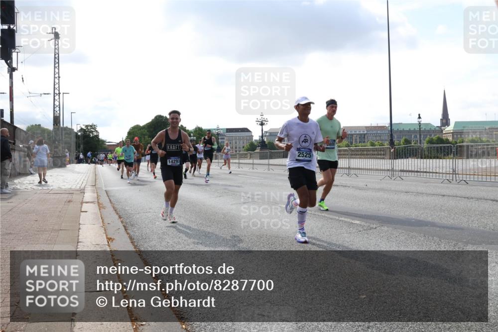 29.06.2025 - hella hamburg halbmarathon Lena Gebhardt http://msf.ph/oto/8287700 29.06.2025 09:46:06 Lombardsbrücke 809, 2525, 14293, 1080, 1686, 1707, 1894, 2460, 2525, 3809, 3843, 3955, 4463, 4679, 4812, 5042, 5187, 5550, 6169, 6495, 6878, 7055, 7186, 7845, 7880, 7901, 7965, 8062, 8190, 8864, 8956, 9345, 10270, 10453, 10484, 10876, 11120, 11199, 11282, 11833, 12189, 12232, 12308, 12681, 13066, 13167, 13252, 13343, 13617, 13618, 13686, 13754, 14167, 14276, 14293, 15115, 15391, 15689, 16507, 16580, 16931, 17213, 17768 meine-sportfotos.de
