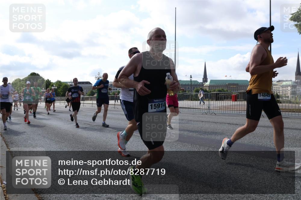 29.06.2025 - hella hamburg halbmarathon Lena Gebhardt http://msf.ph/oto/8287719 29.06.2025 09:58:32 Lombardsbrücke 5259, 12761, 11214, 8393, 15914, 14845, 1034, 1179, 1190, 1285, 1727, 1815, 1946, 1951, 2029, 2034, 2070, 2138, 2417, 2518, 2636, 2656, 2711, 2840, 2883, 2907, 3041, 3097, 3819, 3859, 3952, 4120, 4152, 4167, 4814, 4903, 5077, 5084, 5093, 5259, 5378, 5721, 5894, 6164, 6272, 6294, 6433, 6592, 6657, 6754, 6759, 6877, 6897, 7082, 7369, 7409, 7509, 7716, 7724, 7856, 7896, 8154, 8311, 8322, 8393, 8508, 8590, 8639, 8825, 9012, 9057, 9562, 9656, 10084 meine-sportfotos.de