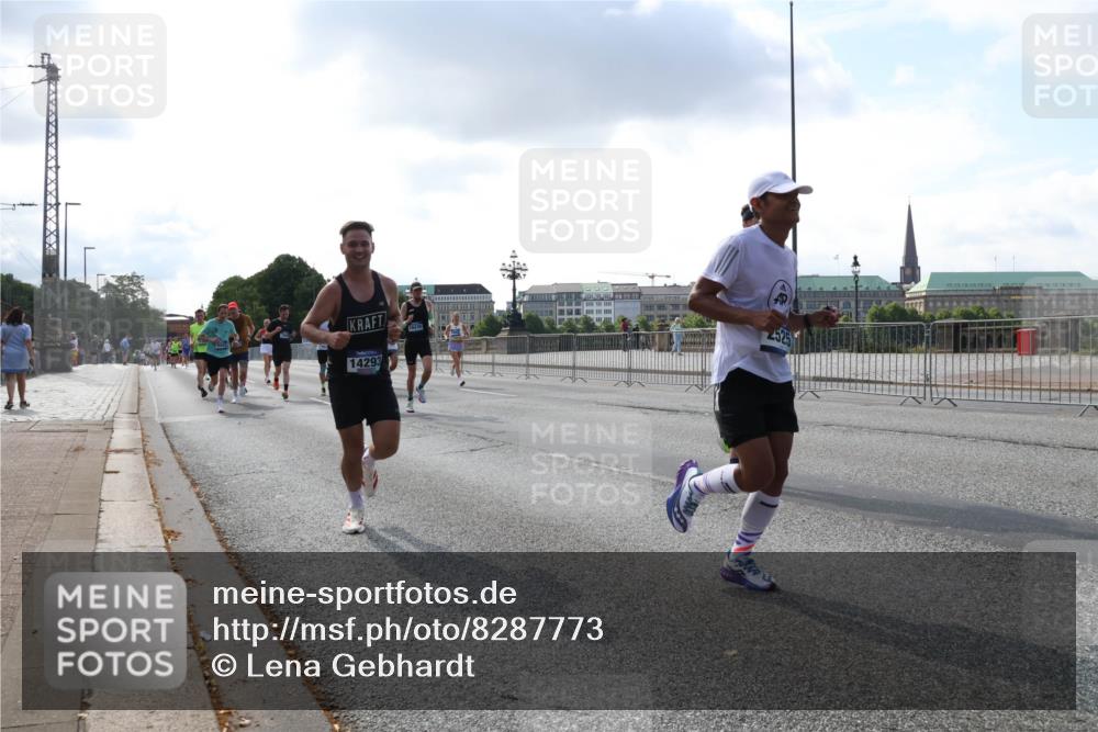 29.06.2025 - hella hamburg halbmarathon Lena Gebhardt http://msf.ph/oto/8287773 29.06.2025 09:46:07 Lombardsbrücke 14293, 1080, 1686, 1707, 1894, 2460, 2525, 3809, 3843, 3955, 4463, 4812, 5042, 5187, 5550, 6169, 6495, 6878, 7055, 7186, 7534, 7845, 7880, 7901, 7965, 8062, 8190, 8864, 8956, 9345, 10270, 10453, 10484, 10865, 10876, 11120, 11199, 11282, 11833, 12189, 12232, 12308, 12681, 13066, 13167, 13252, 13343, 13617, 13686, 13754, 14167, 14276, 14293, 15115, 15391, 15689, 16507, 16580, 16931, 17213, 17768 meine-sportfotos.de