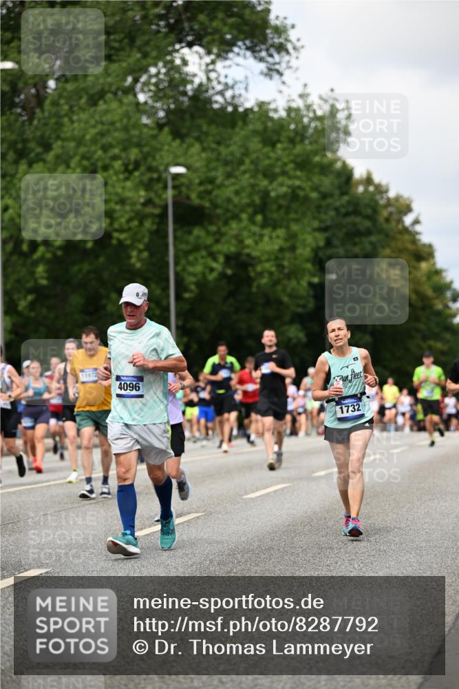 29.06.2025 - hella hamburg halbmarathon Dr. Thomas Lammeyer http://msf.ph/oto/8287792 29.06.2025 10:37:11 Kennedybrücke 1078, 1199, 1373, 1647, 1732, 1879, 2059, 2384, 2838, 2959, 3221, 3391, 3422, 3560, 3653, 3660, 3708, 4030, 4096, 4446, 4555, 5110, 5156, 5581, 6861, 7135, 7750, 8170, 8175, 8595, 8839, 8993, 9034, 9289, 9471, 9768, 9780, 9812, 10002, 10770 meine-sportfotos.de