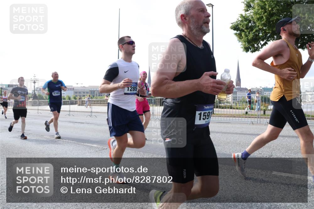29.06.2025 - hella hamburg halbmarathon Lena Gebhardt http://msf.ph/oto/8287802 29.06.2025 09:58:32 Lombardsbrücke 761, 8393, 1285, 159, 1034, 1179, 1190, 1285, 1727, 1815, 1946, 1951, 2029, 2034, 2070, 2138, 2417, 2518, 2636, 2656, 2711, 2840, 2883, 2907, 3041, 3097, 3819, 3859, 3952, 4120, 4152, 4167, 4814, 4903, 5077, 5084, 5093, 5259, 5378, 5721, 5894, 6164, 6272, 6294, 6433, 6592, 6657, 6754, 6759, 6877, 6897, 7082, 7369, 7409, 7509, 7716, 7724, 7856, 7896, 8154, 8311, 8322, 8393, 8508, 8590, 8639, 8825, 9012, 9057, 9562, 9656, 10084 meine-sportfotos.de