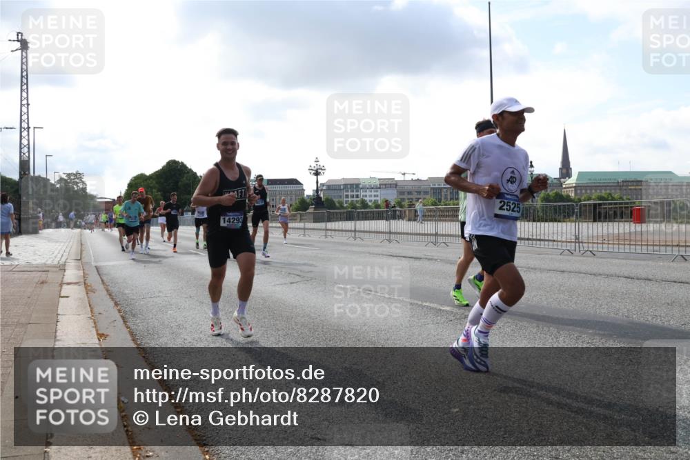29.06.2025 - hella hamburg halbmarathon Lena Gebhardt http://msf.ph/oto/8287820 29.06.2025 09:46:07 Lombardsbrücke 14293, 2525, 1080, 1686, 1707, 1894, 2460, 2525, 3809, 3843, 3955, 4463, 4812, 5042, 5187, 5550, 6169, 6495, 6878, 7055, 7186, 7534, 7845, 7880, 7901, 7965, 8062, 8190, 8864, 8956, 9345, 10270, 10453, 10484, 10865, 10876, 11120, 11199, 11282, 11833, 12189, 12232, 12308, 12681, 13066, 13167, 13252, 13343, 13617, 13686, 13754, 14167, 14276, 14293, 15115, 15391, 15689, 16507, 16580, 16931, 17213, 17768 meine-sportfotos.de